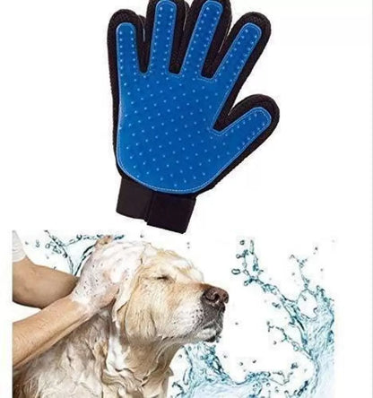 Pet Grooming & Deshedding Glove Remove Loose Fur While You Pet — No More Struggling With Brushes.